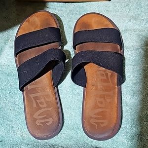 Black stretch sandals